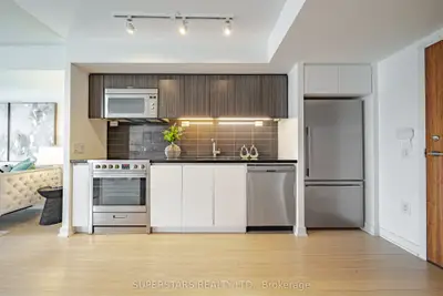 75 Queens Wharf Road 1211, Toronto C01, On M5v 0j8