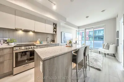 31 Tippett Road 833, Toronto C06, On M3h 2v1