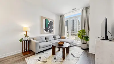 200 Sackville Street 714, Toronto, On M5a 0c4