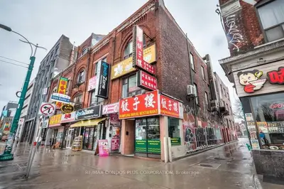 Room in Toronto