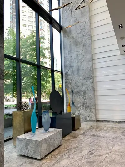 57 St Joseph Street 913, Toronto, On M5s 0c5