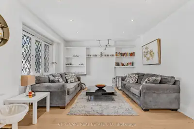 555 Castlefield Avenue, Toronto C04, On M5n 1l7