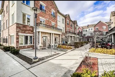 Condo Townhouse in Toronto