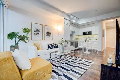 90 Queens Wharf Road 605, Toronto C01, On M5v 0j4