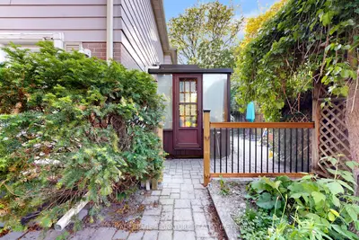 Att/Row/Townhouse in Richmond Hill
