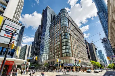 21 Carlton Street 507, Toronto C08, On M5b 1l3