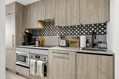 5 Lakeview Avenue 506, Toronto C01, On M6j 0h3
