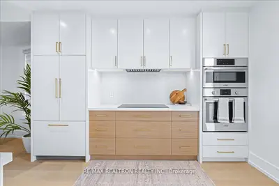 225 Christie Street, Toronto C02, On M6g 3b5