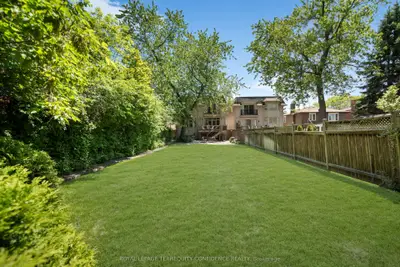 466a Ellerslie Avenue, Toronto, On M2r 1c4