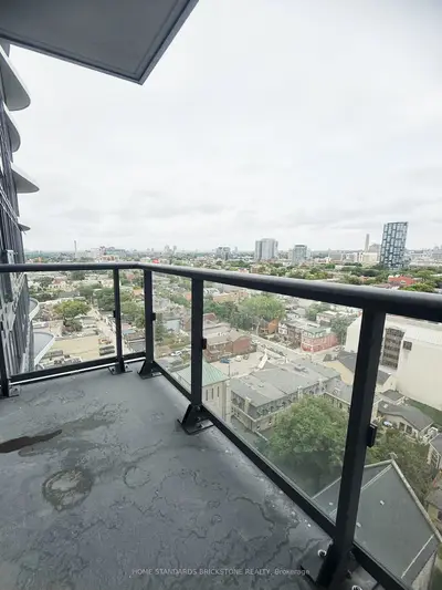 280 Dundas Street 1613, Toronto C01, On M5t 0e3