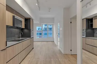 2 Augusta Avenue 202, Toronto, On M5v 0t3