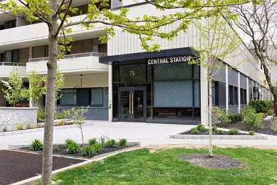 75 Huntley Street, Toronto, On M4w 3j6