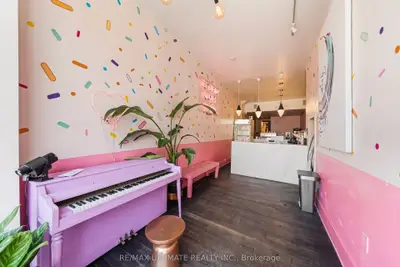 831 Queen Street W, Toronto, On M6j 1g1