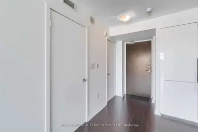 25 Capreol Court 1105, Toronto, On M5v 3z7