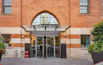Condo Apartment in Toronto