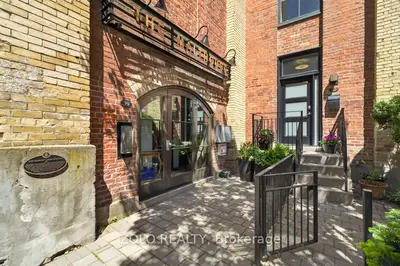 Condo Townhouse in Toronto