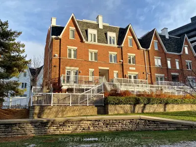 Condo Townhouse in Toronto