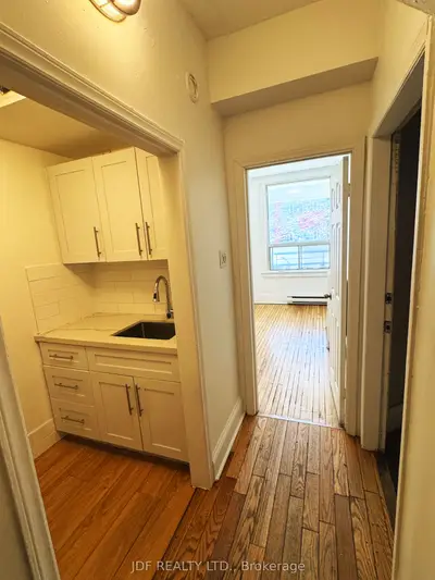 383 Lansdowne Avenue Main Floor, Toronto, On M6h 3y2
