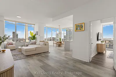 65 Bremner Boulevard 5102, Toronto, On M5j 0a7