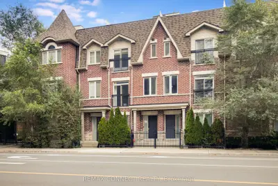 Att/Row/Townhouse in Toronto