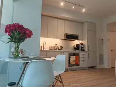 250 Lawrence Avenue W 310, Toronto, On M5m 1b2