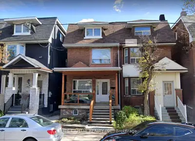 Att/Row/Townhouse in Toronto