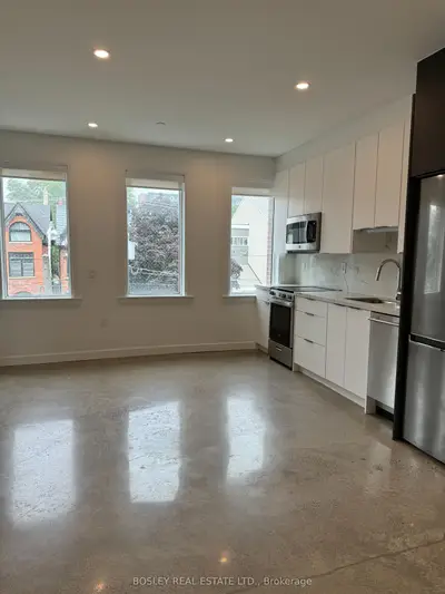 41 River Street 25, Toronto, On M5a 3p1