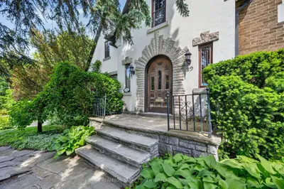 29 Strathgowan Crescent, Toronto, On M4n 2z6