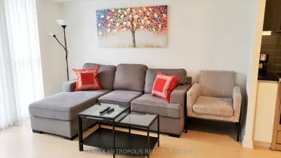 85 Queens Wharf Road 516, Toronto, On M5v 0j9
