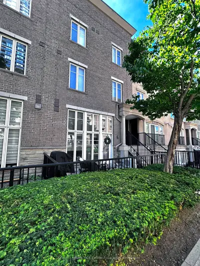 Condo Townhouse in Toronto