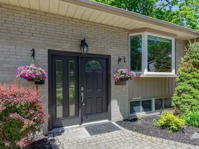 83 Berkinshaw Crescent, Toronto, On M3b 2t1