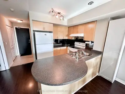 17 Barberry Place 1112, Toronto, On M2k 3e6