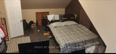 Att/Row/Townhouse in Toronto