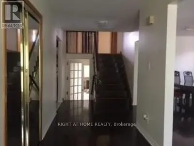 9 Chalet (upper) Road, Toronto, On M2j 3v4