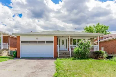 9 Chalet (upper) Road, Toronto, On M2j 3v4