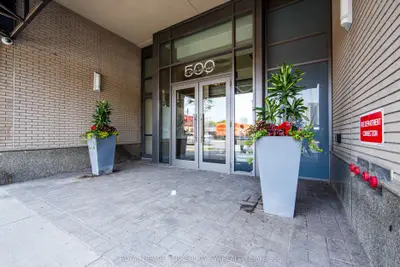 500 St Clair Avenue W 1702, Toronto, On M6c 1a8