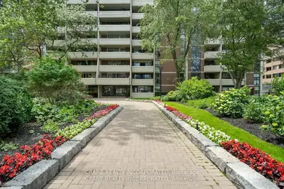 Condo Apartment in Toronto