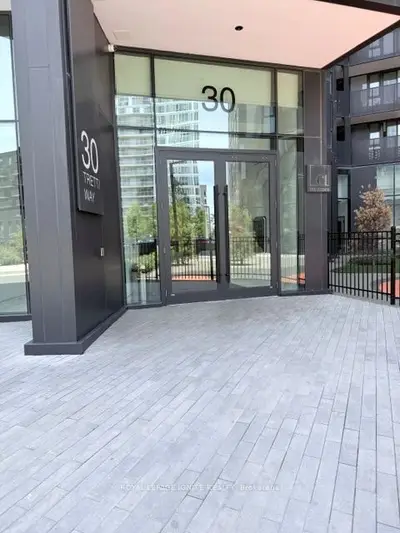 30 Tretti Way 418, Toronto, On M3h 0e3