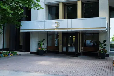 33 Harbour Square 2018, Toronto, On M5j 2g2