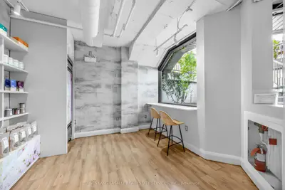 1242 Yonge Street, Toronto, On M4t 1w5