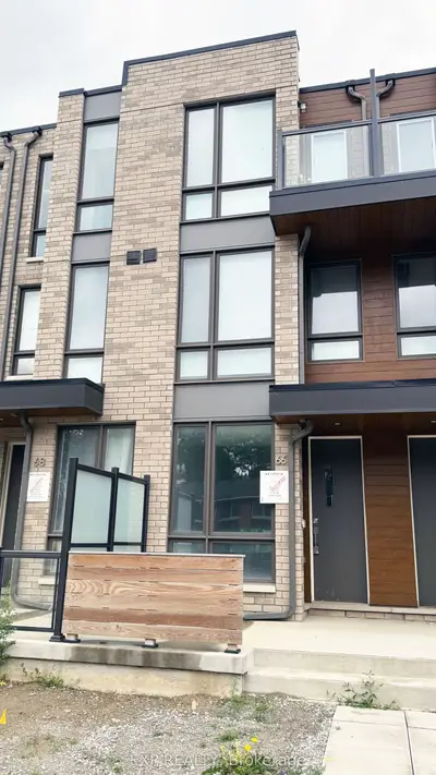 Att/Row/Townhouse in Toronto