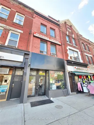 Att/Row/Townhouse in Toronto