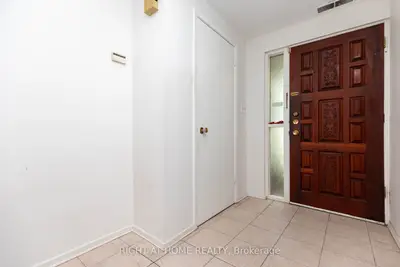 42 Vicora Linkway, Toronto C11, On, M3c 1b1