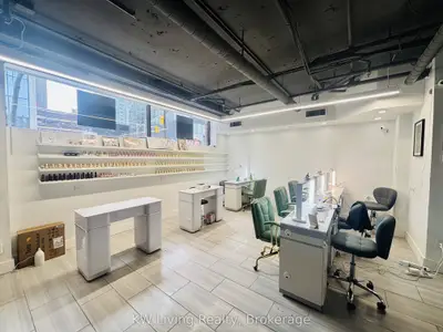1300 Bay Street Ll2 & Ll3, Toronto, On M5r 3k8