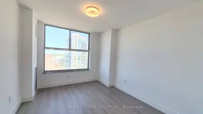 21 Vaughan Road 1606, Toronto, On M6g 2n2