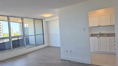 21 Vaughan Road 1606, Toronto, On M6g 2n2