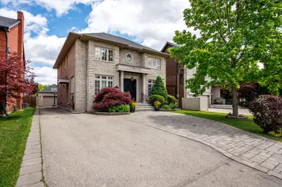 17 Marwill Street, Toronto, On M3h 3l2