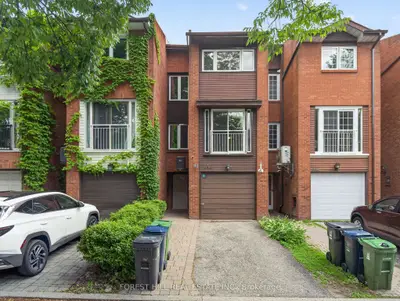 Att/Row/Townhouse in Toronto