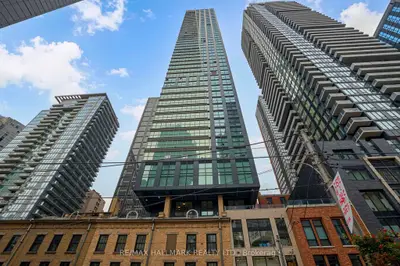 327 King Street W 1703, Toronto, On M5v 0w7