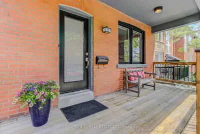 25 Kenwood Avenue, Toronto, On M6c 2r8